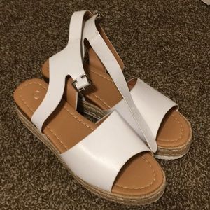 Women’s Sandals size 39 (9)